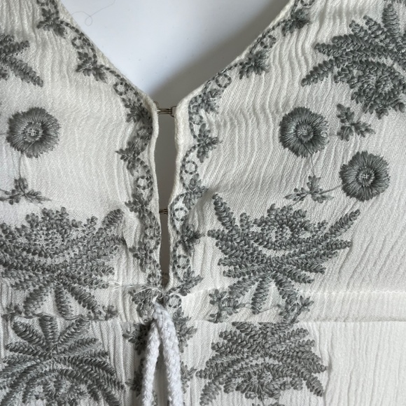 Mo Huan Yi Chu White embroidered asymmetrical hem hippy dress L - Picture 6 of 10